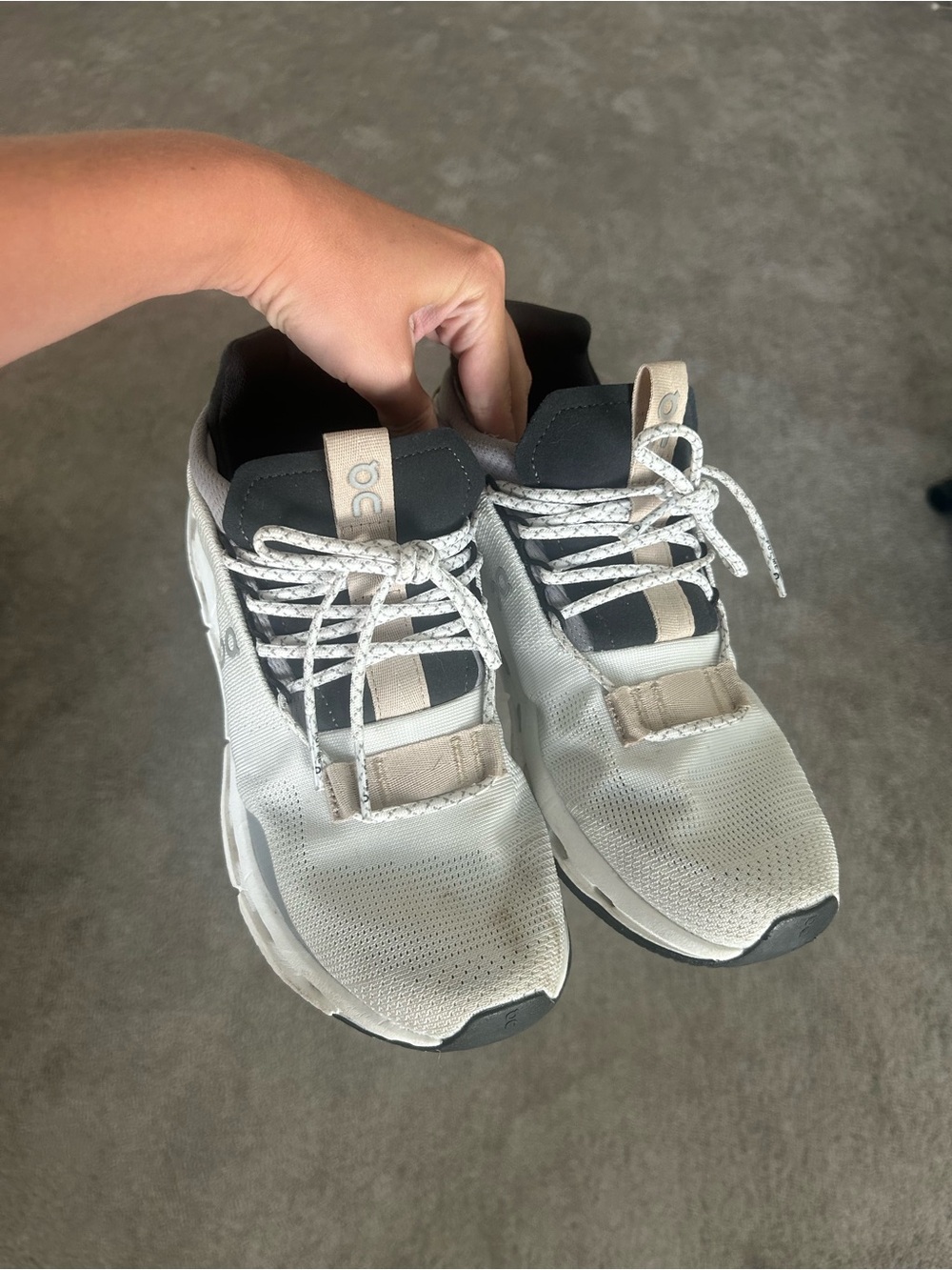 On Running Women’s Sneakers - Picture 2 of 7